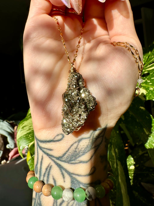 ♡*one of one*♡ raw pyrite nug necklace in gold ***