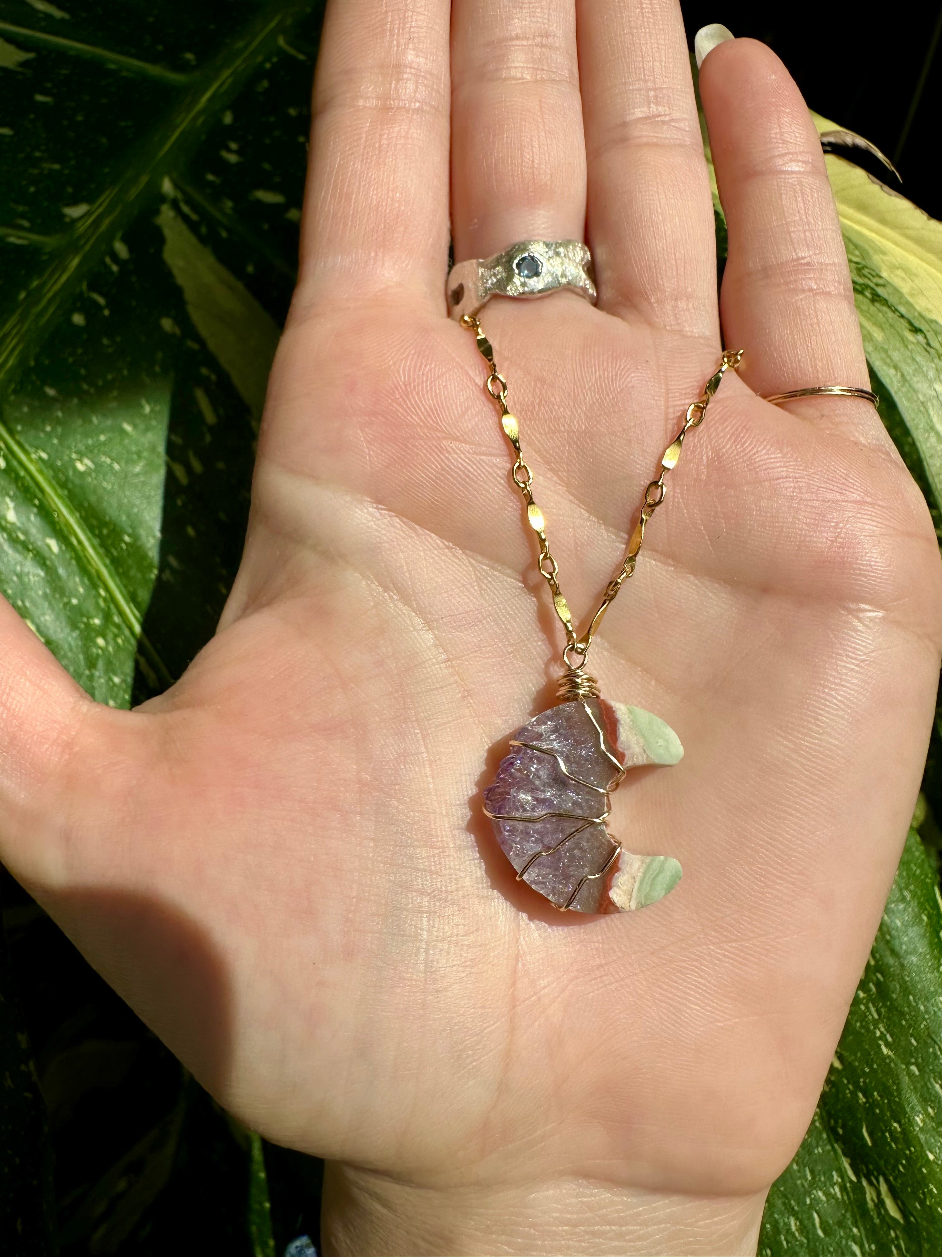 *one of one* lil agate quartz moon necklace in gold