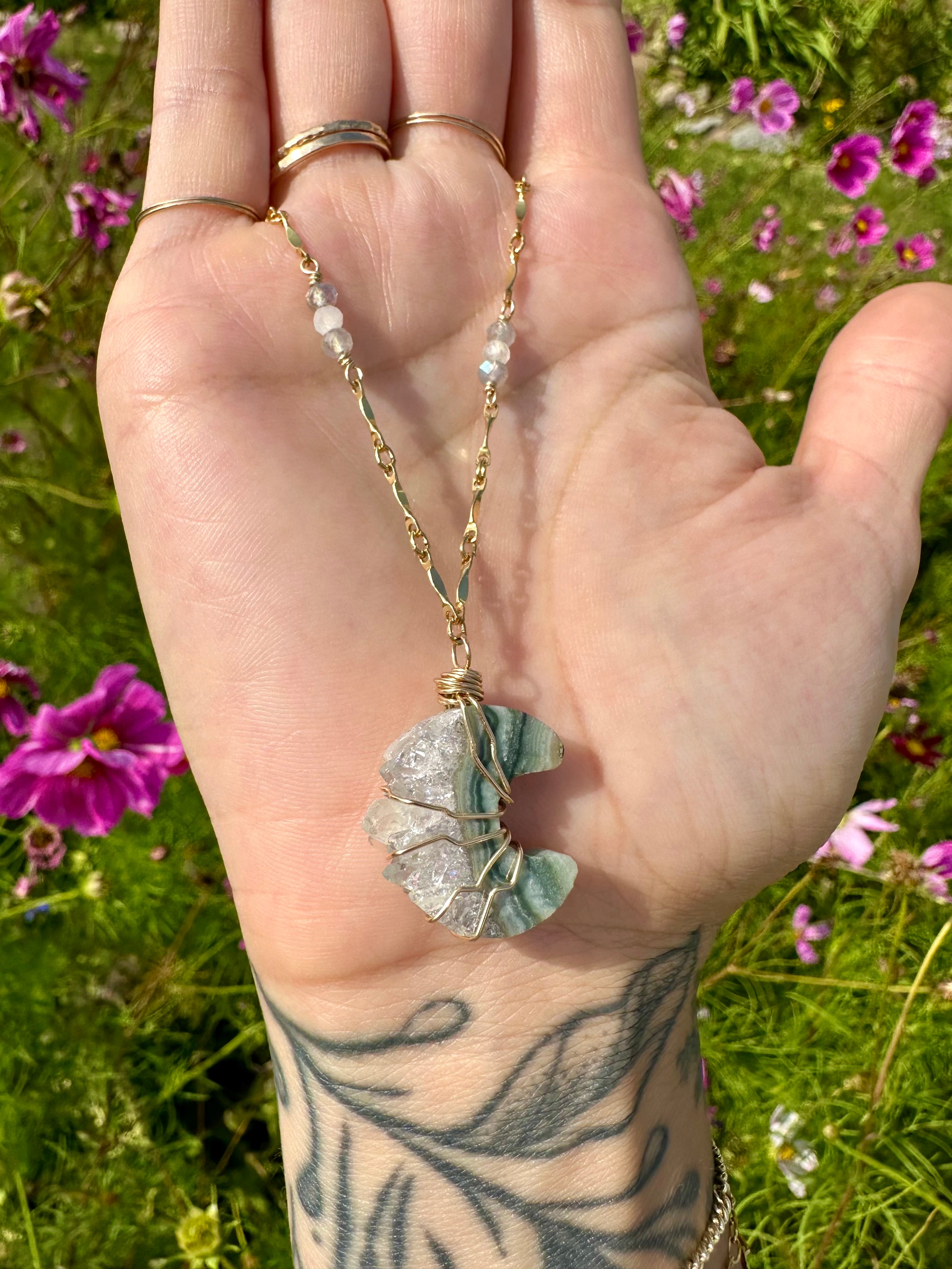 *one of one* agate quartz moon necklaceㅤ ♡ㅤ 14k gold fill