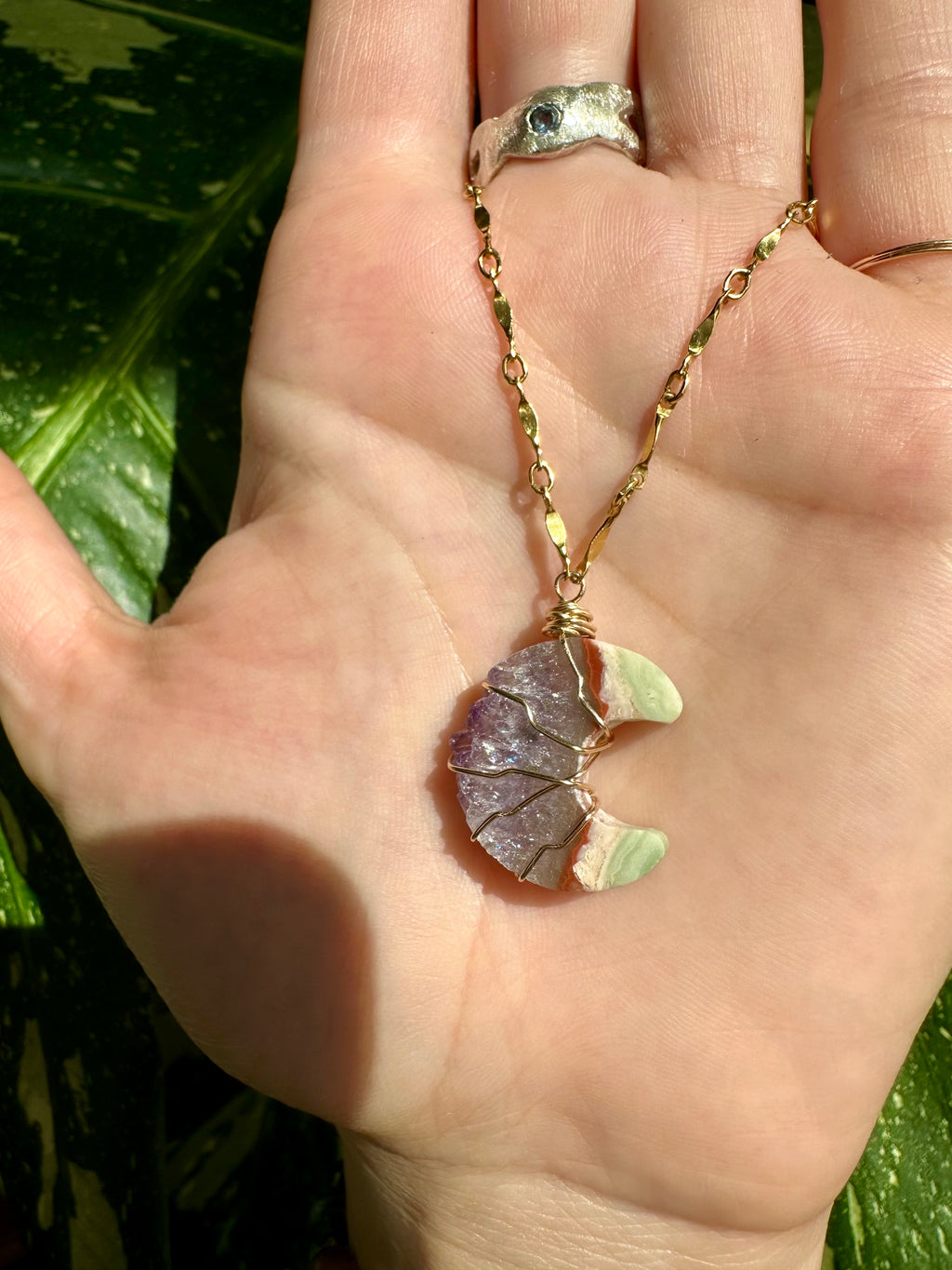 *one of one* lil agate quartz moon necklace in gold