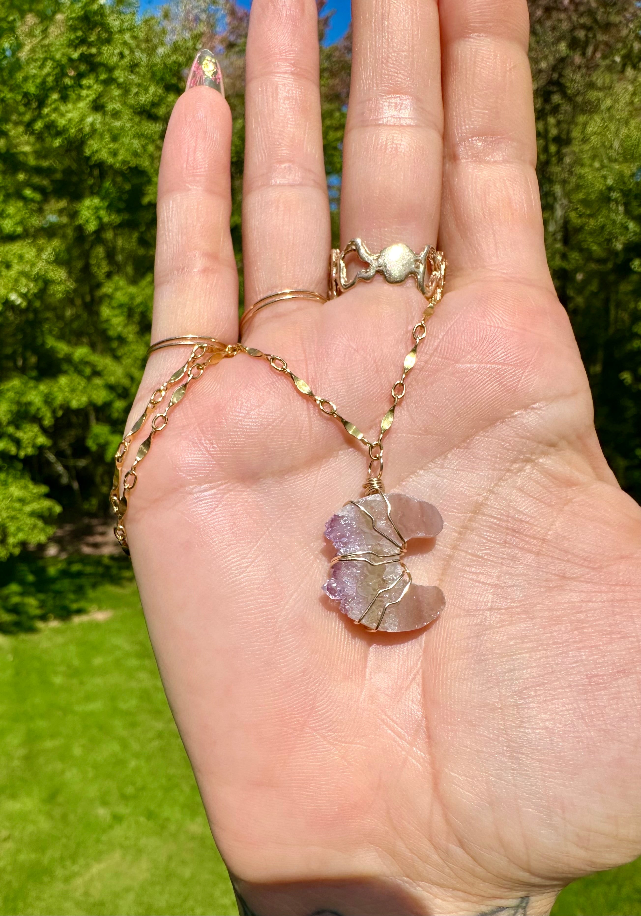 *one of one*♡ lil agate quartz moon necklace gold