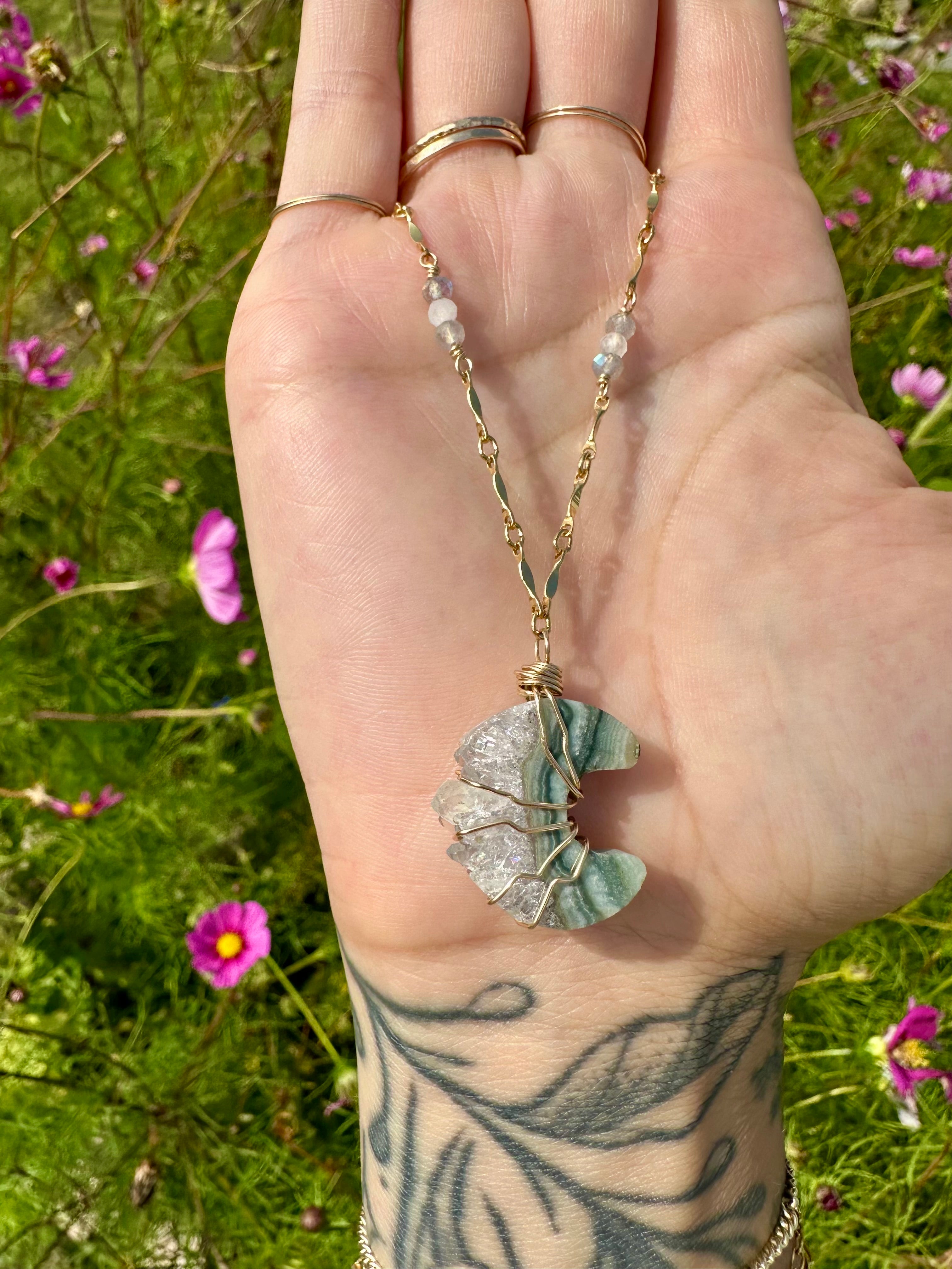 *one of one* agate quartz moon necklaceㅤ ♡ㅤ 14k gold fill