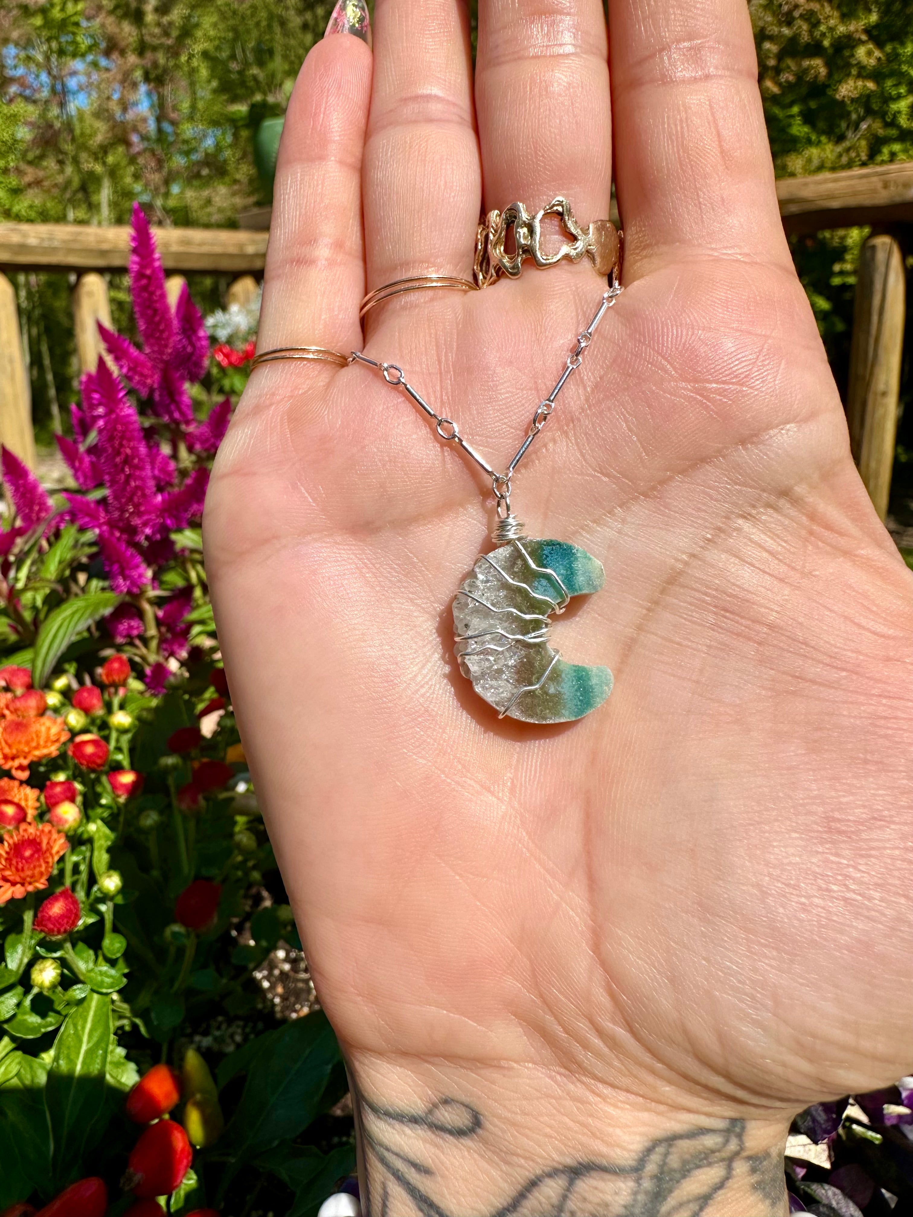 *one of one*♡ lil agate quartz moon necklace silver