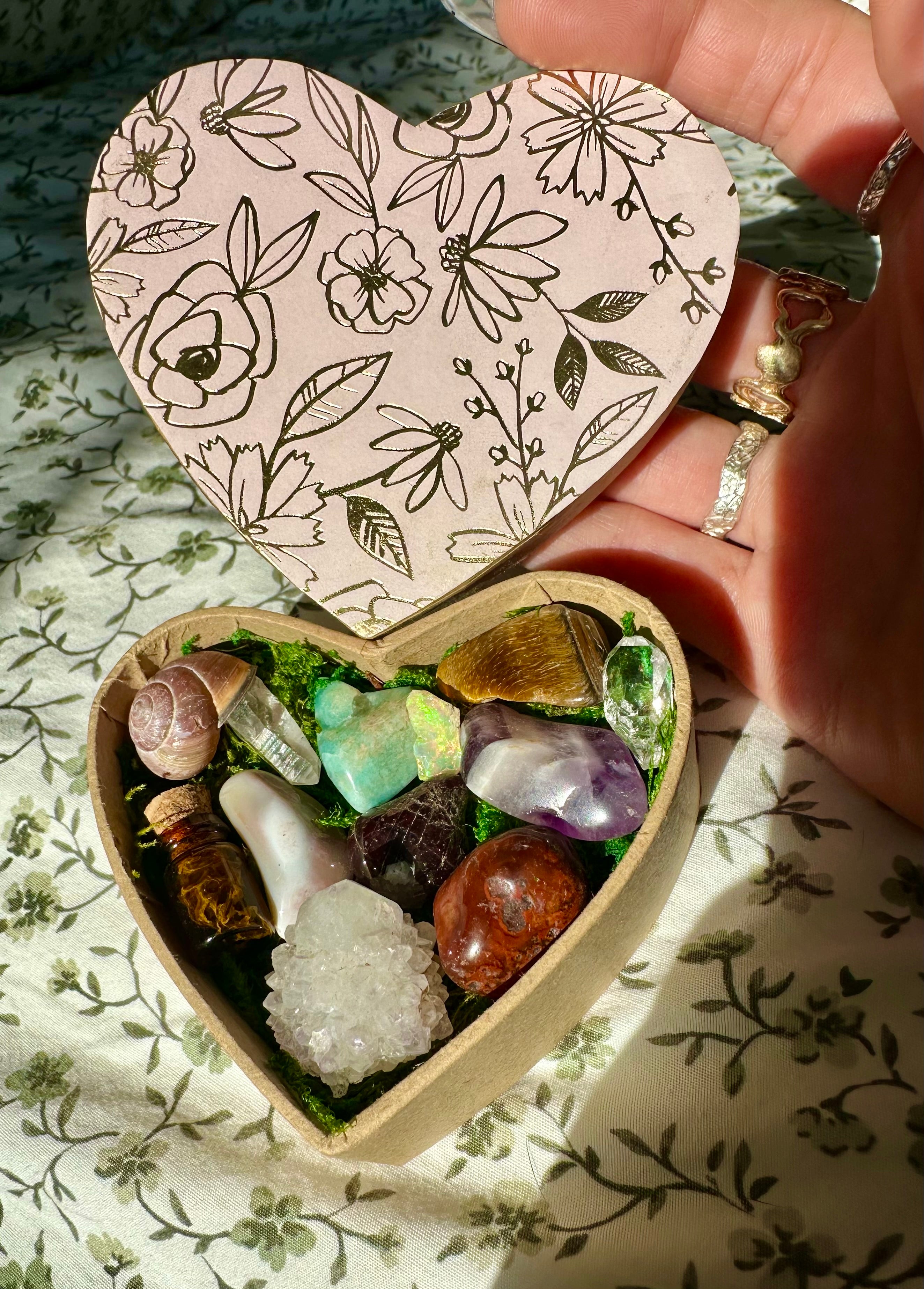 ♡ mini crystal heart valentine ❀