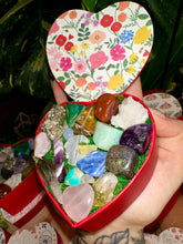 Load image into Gallery viewer, little crystal heart box 💐