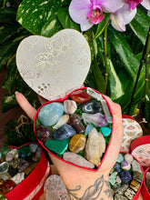 Load image into Gallery viewer, little crystal heart box valentine 🌹