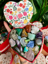 Load image into Gallery viewer, little crystal heart box 💐