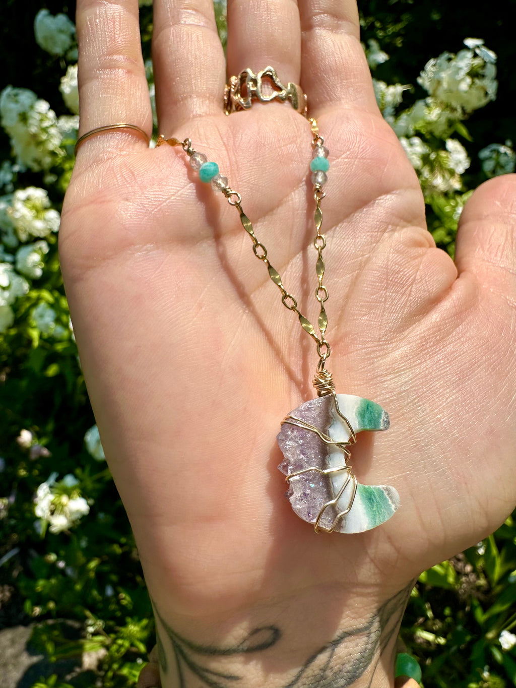 *one of one*♡ lil agate quartz moon necklace - gold