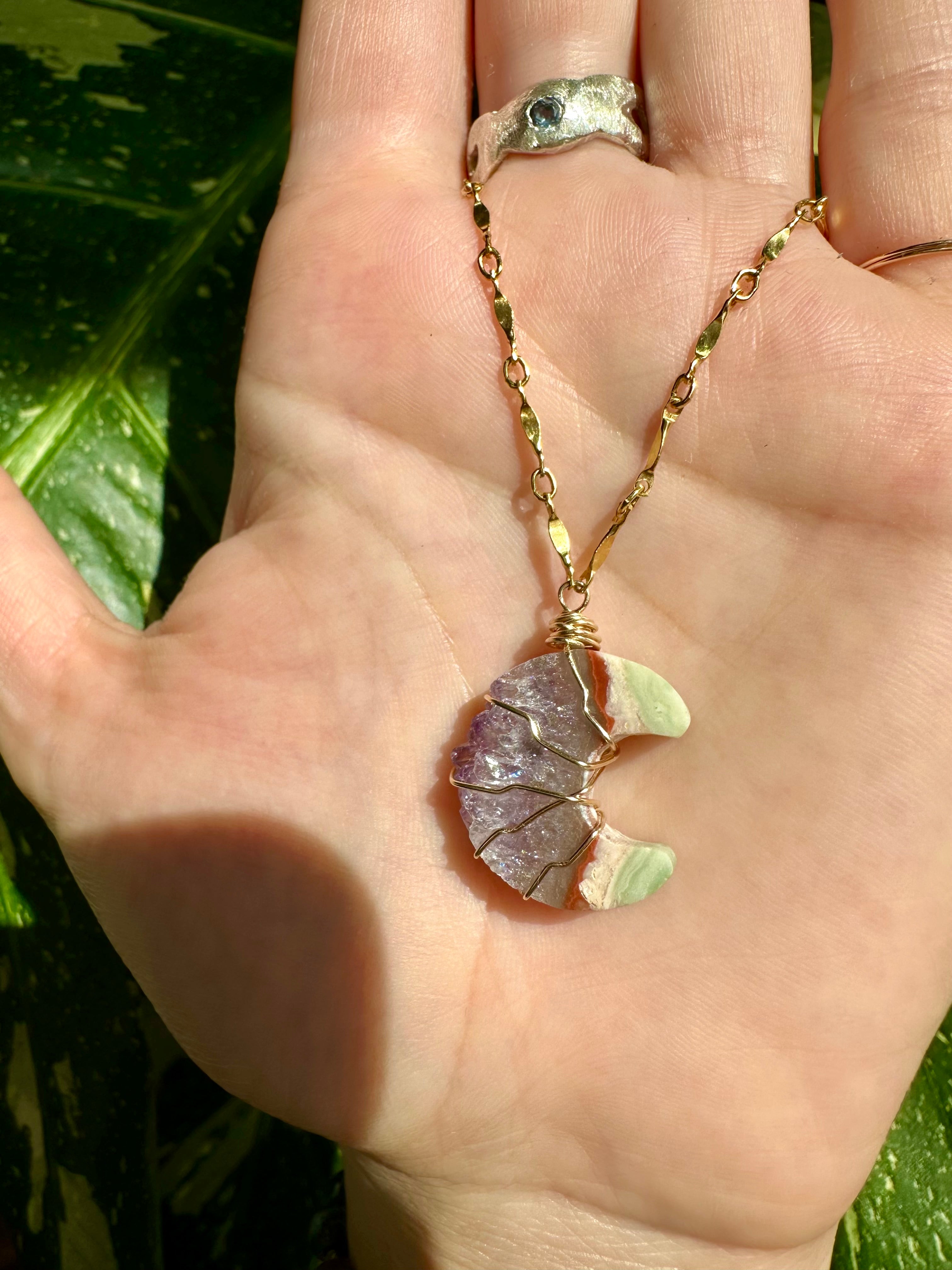 *one of one* lil agate quartz moon necklace in gold