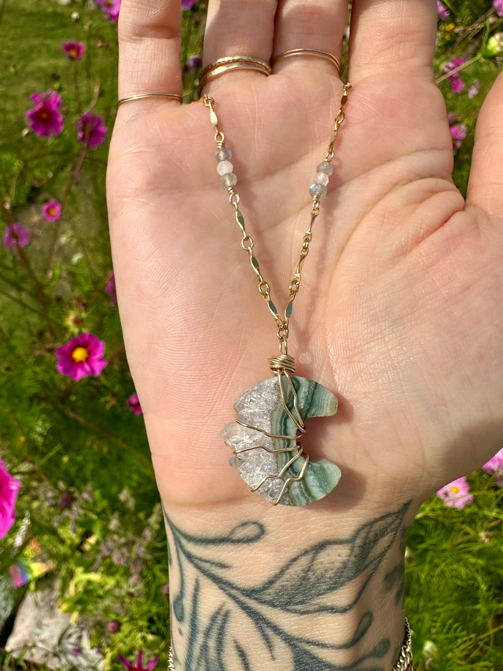 *one of one* agate quartz moon necklaceㅤ ♡ㅤ 14k gold fill