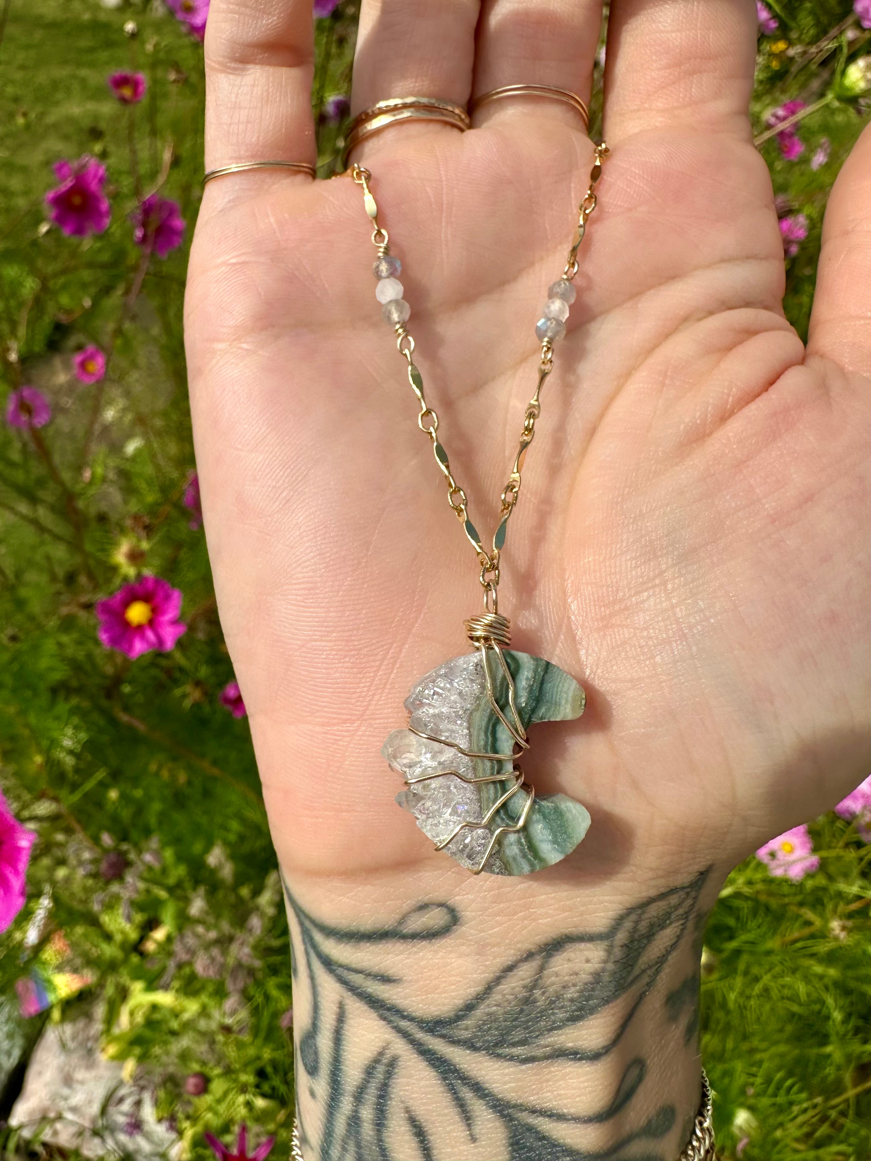 *one of one* agate quartz moon necklaceㅤ ♡ㅤ 14k gold fill