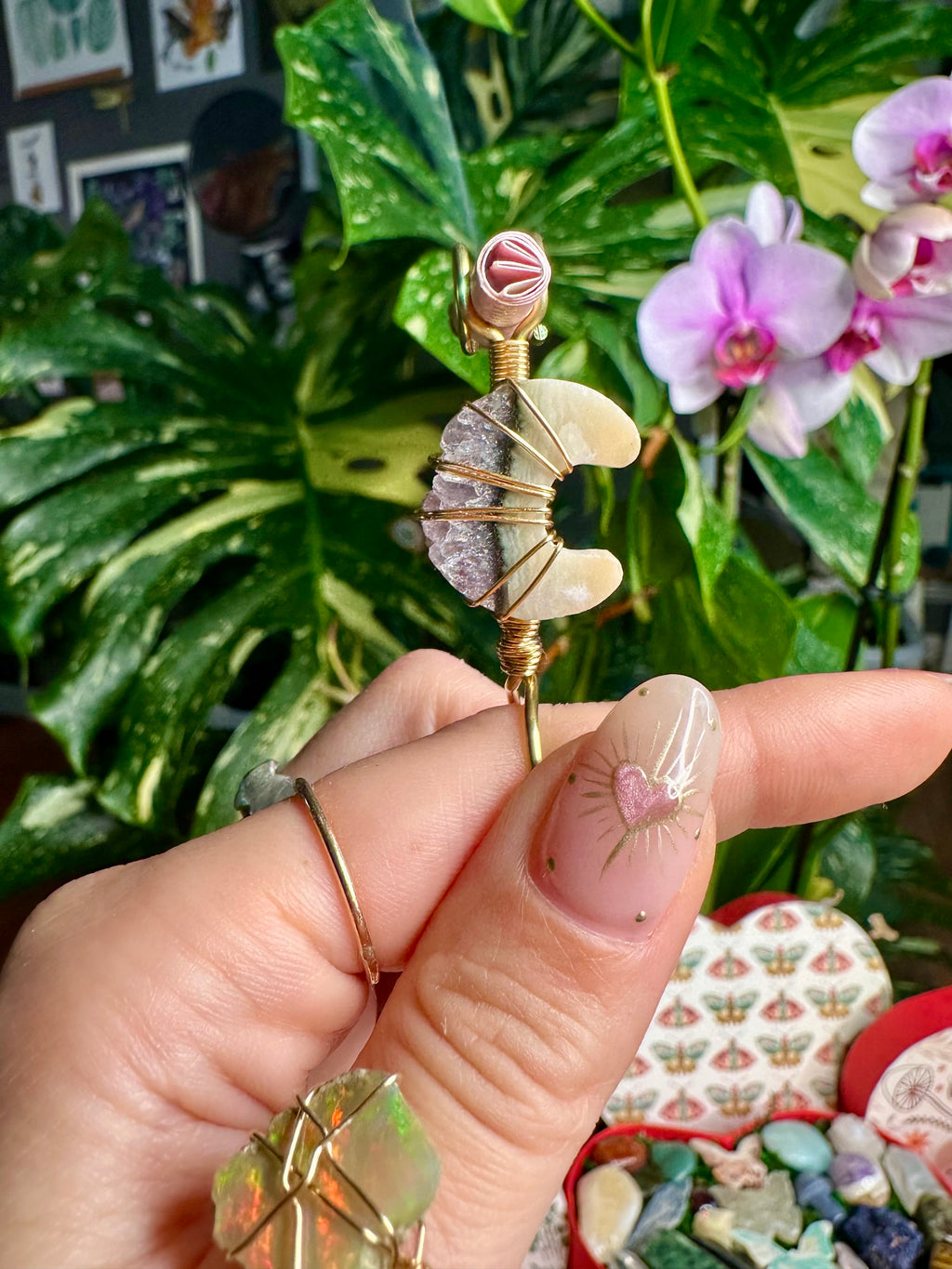 little agate quartz crystal moon  ☾ smoke ring ♡