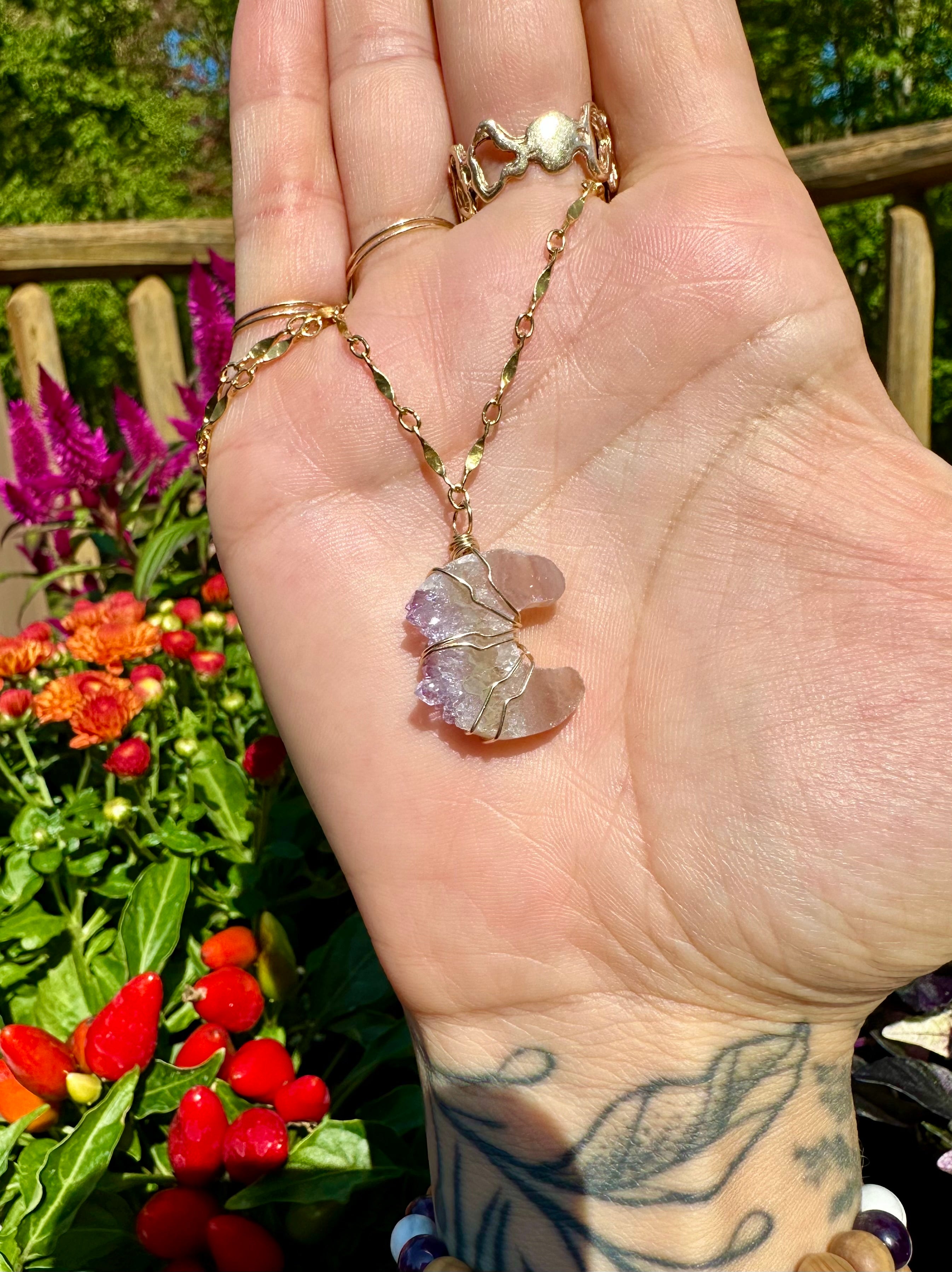 *one of one*♡ lil agate quartz moon necklace gold