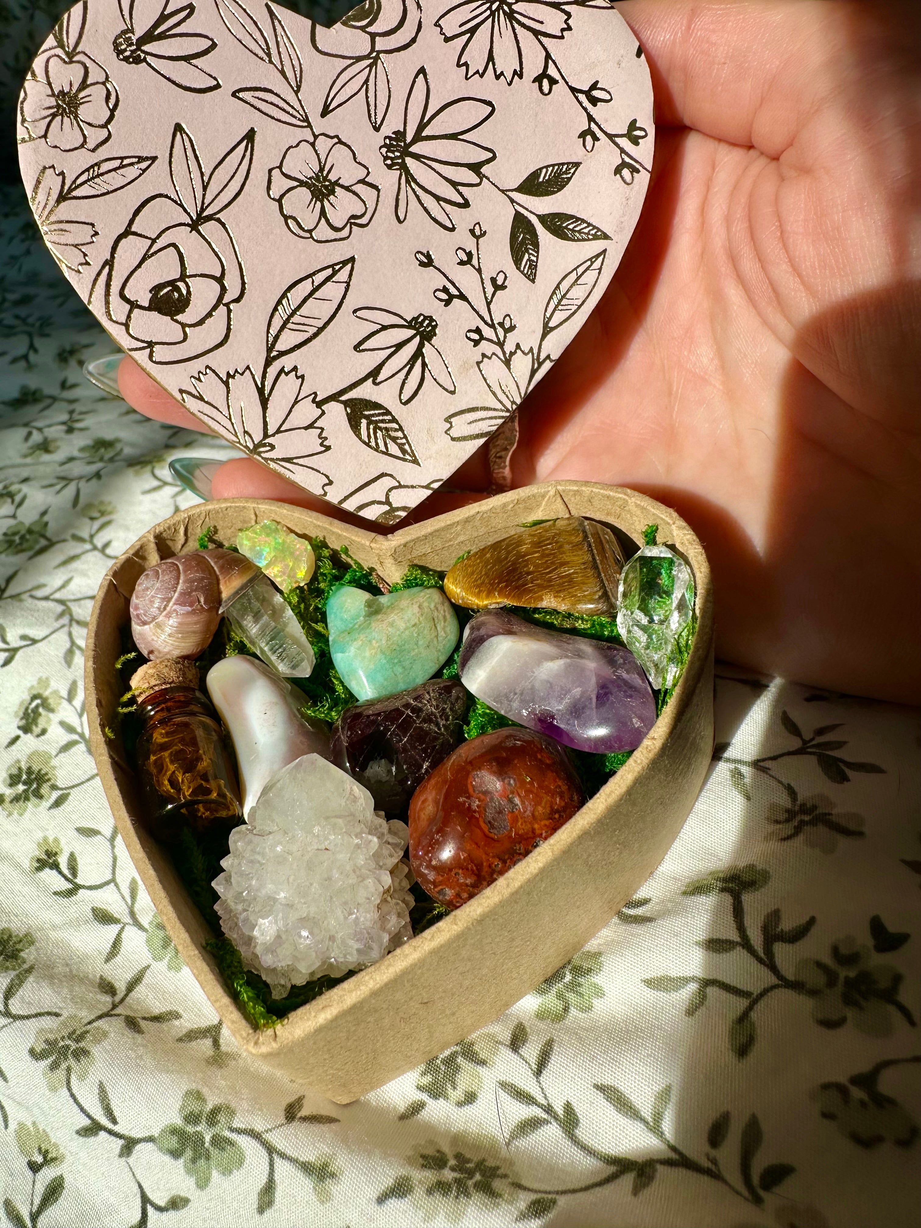 ♡ mini crystal heart valentine ❀