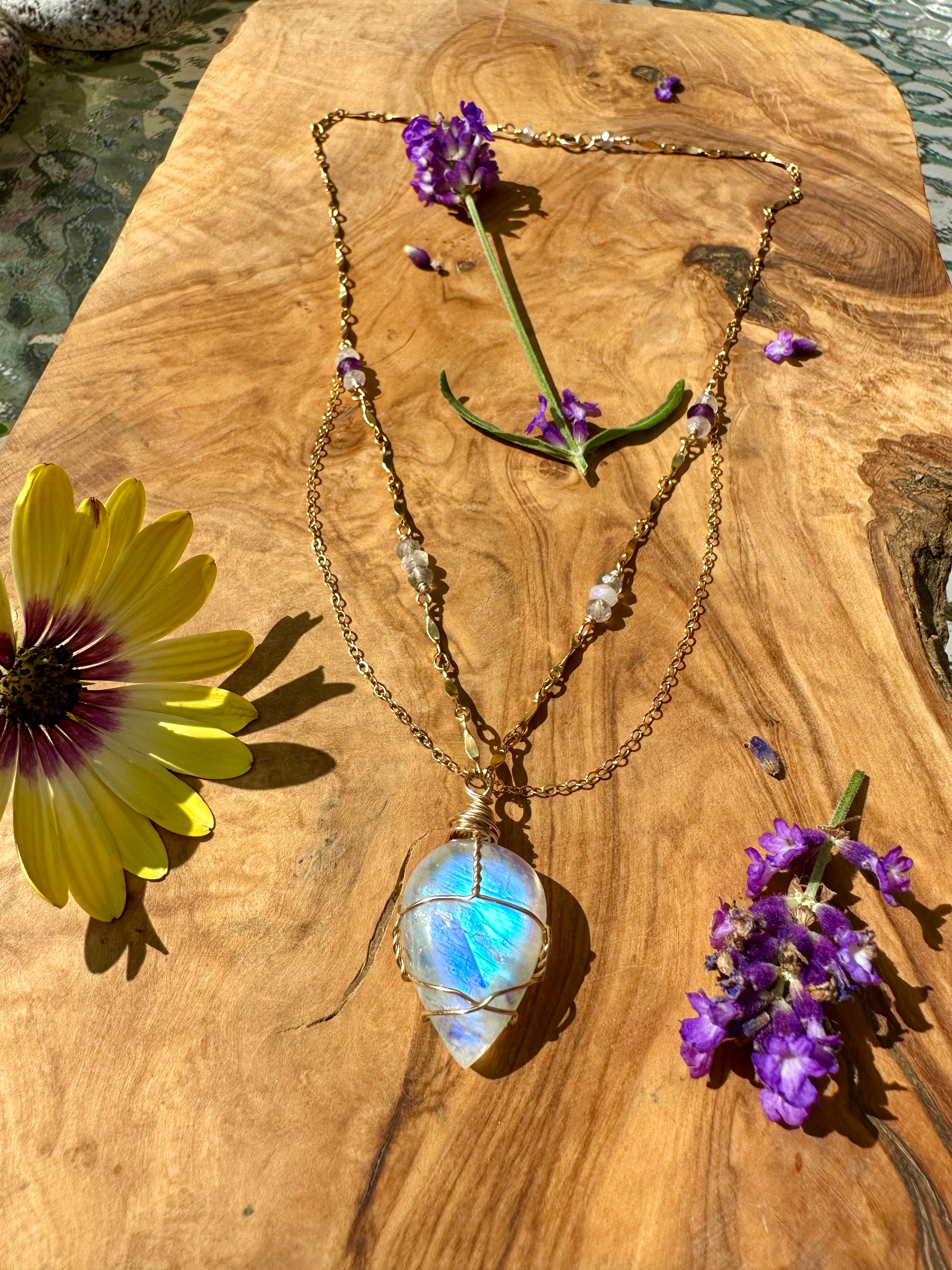 ♡*one of one*♡ moonstone necklace 💧