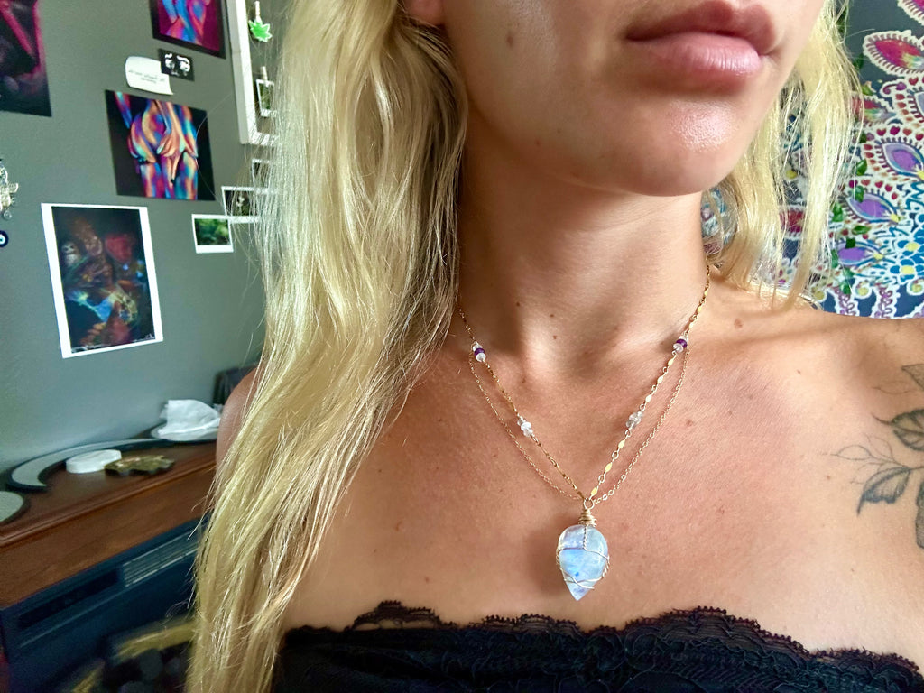 ♡*one of one*♡ moonstone necklace 💧